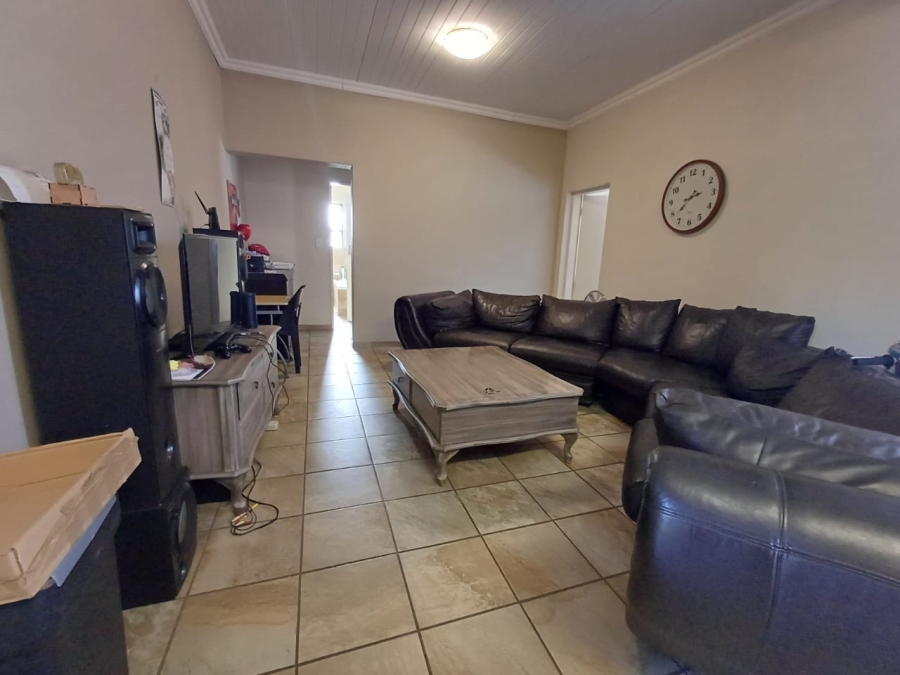 2 Bedroom Property for Sale in Gateway Manor North West